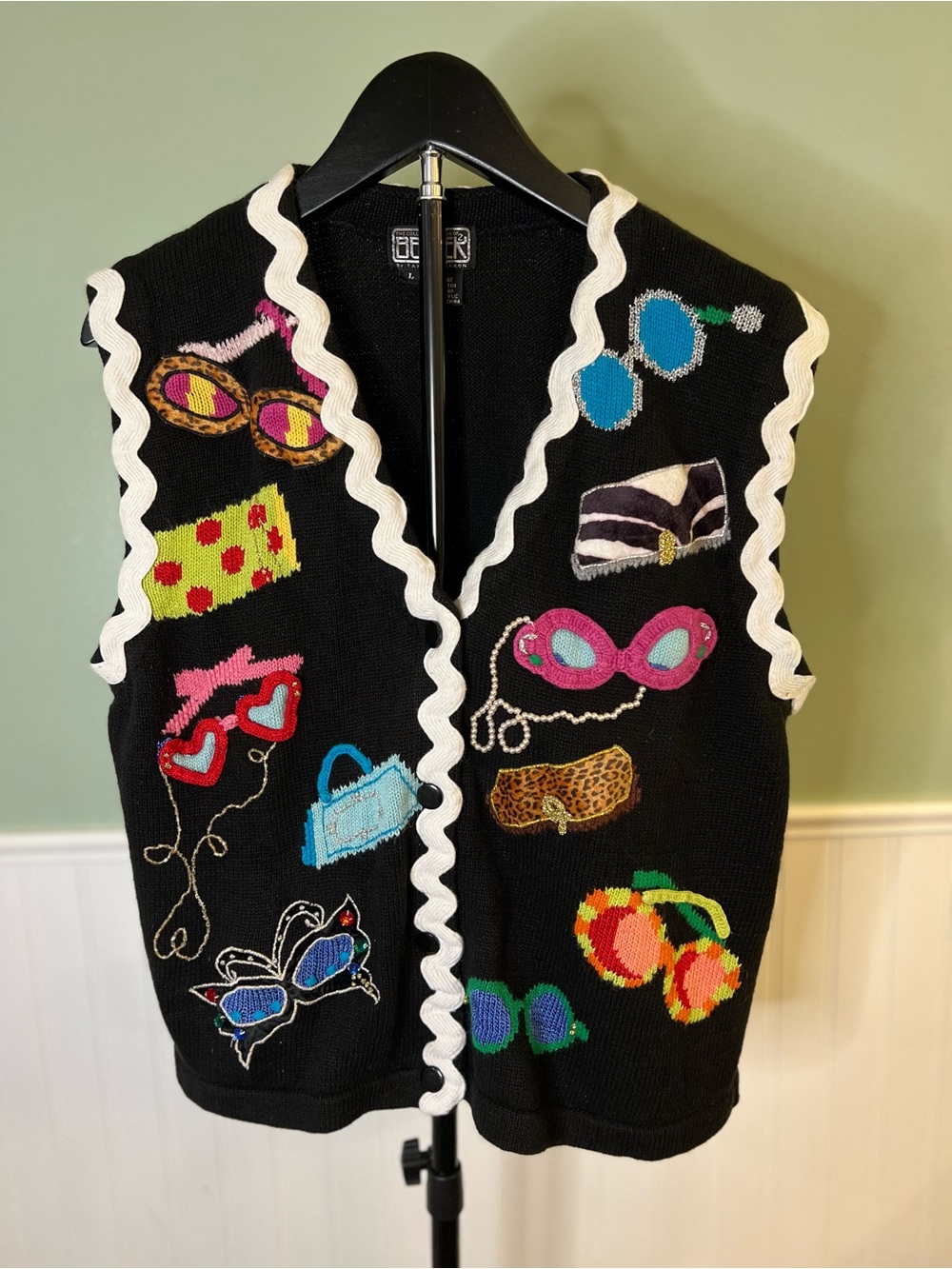 EUC- BEREK 2 by Takako Saxon Black Knit “Fashion Accessories” Vest. Size L